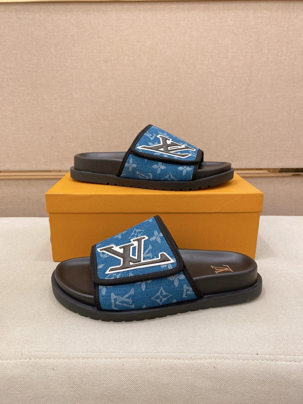 Louis Vuitton Men's Blue Patterned Slide Sandals