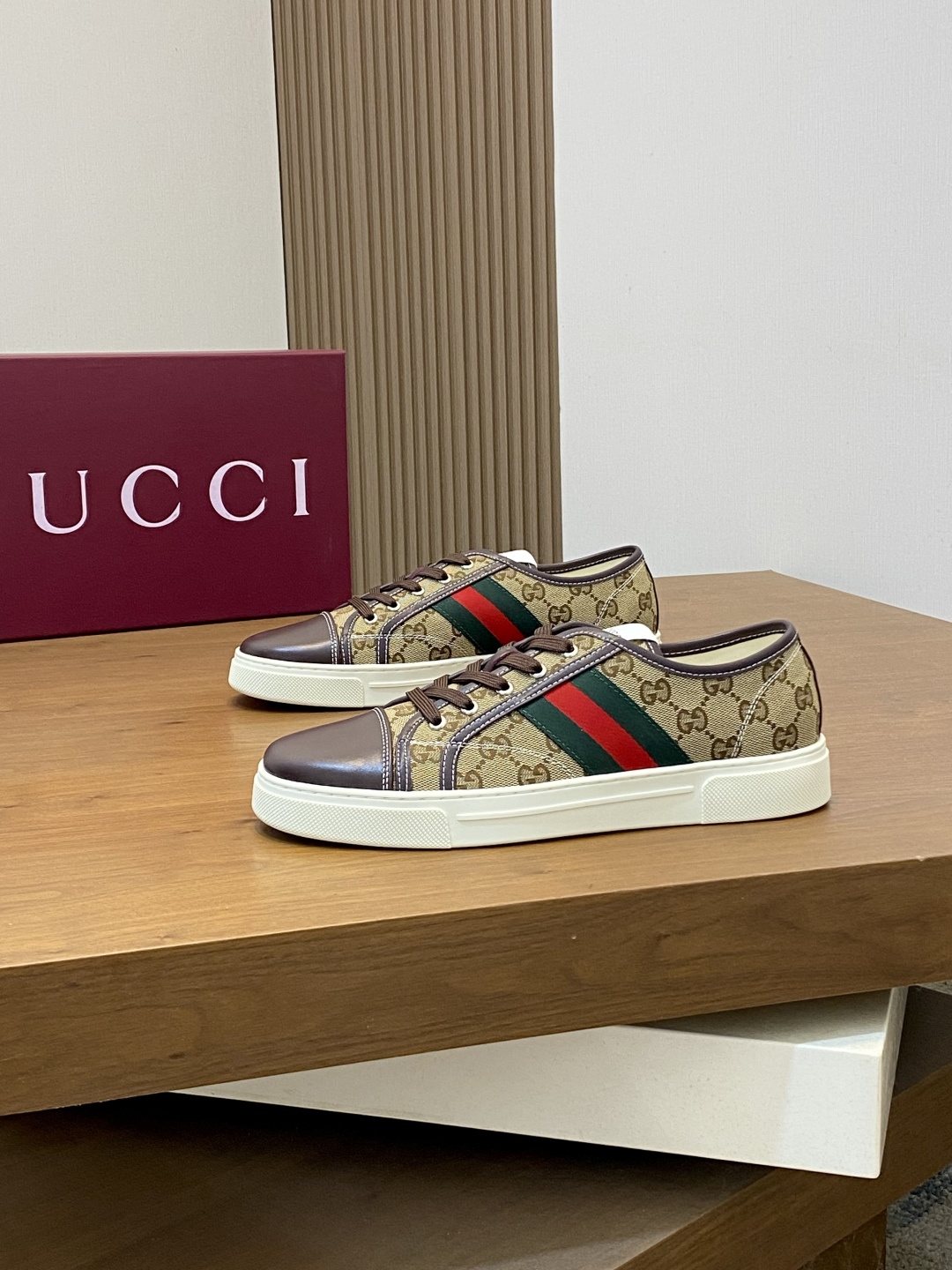 Gucci Green-Red Stripe Low-Top Sneakers