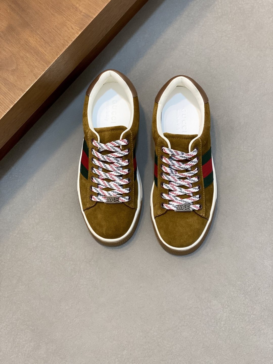 Gucci Stripe Low-Top Sneakers